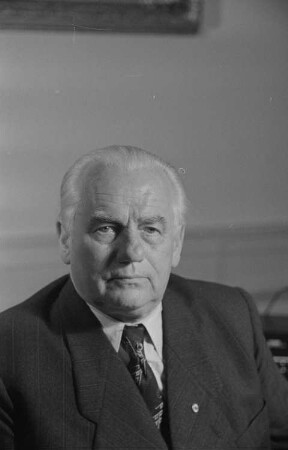 Reportage: Präsident Wilhelm Pieck im Schloss Niederschönhausen : Porträt von Wilhelm Pieck