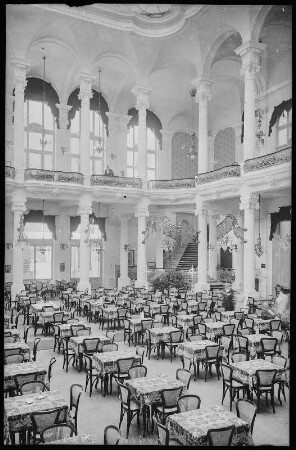 Karlsbad. Café und Festsaal Grand Hotel Pupp (1904-1905). Inneres : Karlsbad. Café und Festsaal Grand Hotel Pupp (1904-1905; F. Fellner, H. Helmer). Innenansicht