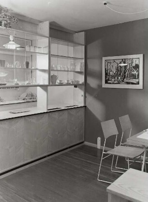 Stuhl : Mustereßzimmer mit Durchreiche zur Küche (1962; Fachschule für angewandte Kunst (FAK))