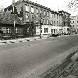 Cottbus, Karl-Liebknecht-Straße 103/105. Wohnhäuser mit Läden (um 1900, A. 20. Jh.)