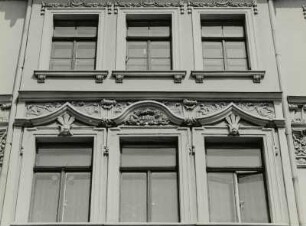 Görlitz-Altstadt, Brüderstraße : Görlitz-Altstadt. Wohnhaus, Brüderstraße 3. Mittelteil, Fenster (1. und 2. Obergeschoss)
