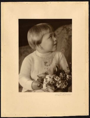Dresden, Porträt eines jungen Mädchens : Dresden. Porträt eines jungen Mädchens, aufgenommen im Fotostudio Adolf Dous