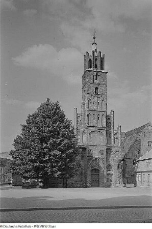Brandenburg. Altstädter Rathaus (1440/1480) mit Roland