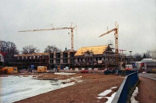 Herrenteich im Winter, im Hintergrund Baustelle für die Seniorenwohnanlage Claudiushof, 12. März 2010