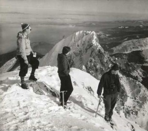 Tatry Wysokie (Hohe Tatra/Polen). Deutsche Bergsteiger auf dem Gipfel des Giwont