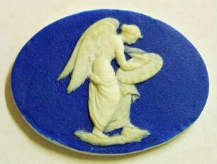 Plakette mit musizierendem Engel