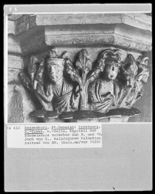 Halbfiguren mit Palmetten