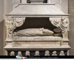 Grabmal der Isabella d'Apia (gest. 1375), Isabella d'Apia und Vorhanghaltende Engel