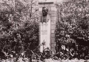 Schweinfurt, Denkmal Franz Xaver Gabelsberger : Schweinfurt. Denkmal für Franz Xaver Gabelsberger (1789-1849, Erfinder der modernen kursiven Stenografie). Bronze, Stein