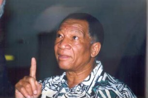 Don Mattera (Südafrika), Schriftsteller : Mattera, Don, eigentl. Donato Francisco Mattera (geb. 1934 oder 1935; Schriftsteller, Journalist), 1996