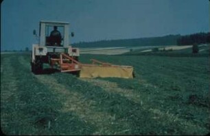 Fotografie: Futterernte, Mähwerk, Heckanbau, Trommelmähwerk