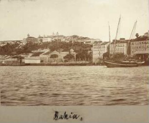 Blick vom Atlantik auf die Stadt Bahia