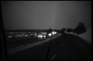 Karlsruhe - Pforzheim, nächtliche Autobahn mit blendenden Autos