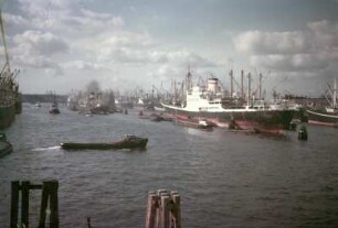 Schiffsverkehr im Hamburger Hafen
