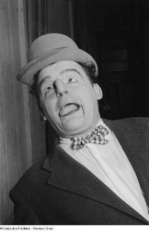 Clown des Clownsensembles "Die Daniels" des Faschingsprogramms des Circus Aeros "Die Kommödianten kommen"