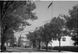Bonn: Bundeshaus, Straßenseite, von Süden