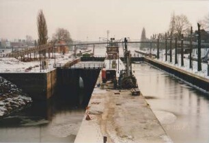 Schleuse Weserwehr im Eis