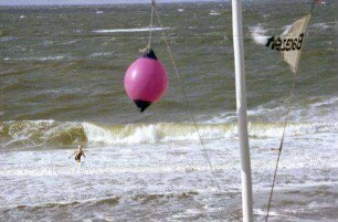 Westerland: roter Warnungsball am Badestrand