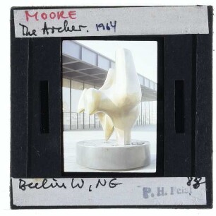 Moore, Three Way Piece No. 2: The Archer