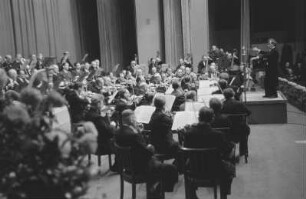 Aufnahmen eines Konzertes mit dem Berliner Sinfonie-Orchester unter Leitung des Dirigenten Professor Otto Laugs