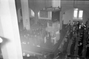 Chemnitz-Ebersdorf. Gottesdienst in der Stiftskirche Ebersdorf. Blick zum Chor