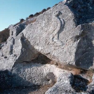 Thera = Santorini. Temenos des Artemidoros aus Perge, 246/245 v. Chr. Löwe Apollons, Adler des Zeus. K2