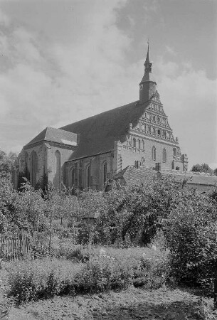Bad Wilsnack. Wunderblutkirche St. Nikolai, West- und Nordfassade