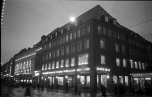 Freiburg: Städtische Sparkasse (Nachtaufnahme)