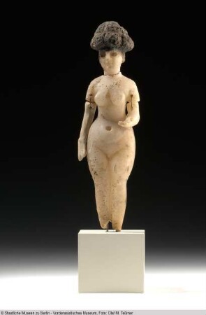 Statuette einer nackten Fau
