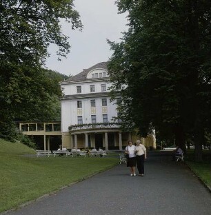 Bad Liebenstein. Kurhotel Kaiserhof, ehemals Herrenhaus Familie von Fischern. Nordwestseite von Nordwesten