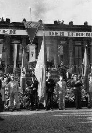 Gedenkfeier zum Tag der Opfer des Faschismus im Lustgarten