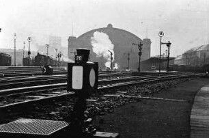 Berlin: Anhalter Bahnhof; Deutsche Reichsbahn; Weiche 20, dahinter ausfahrende Züge vom Anhalter Bahnhof