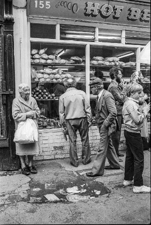 London, Straßenszene mit Bäckerei in Camden Town