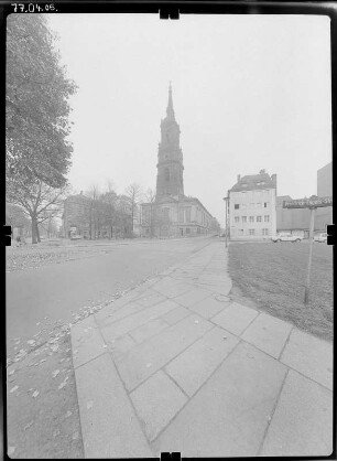 Dresden-Neustadt, An der Dreikönigskirche. Ruine der Dreikönigskirche. Ansicht von der Friedrich-Engels-Straße (Königstraße) von Westen