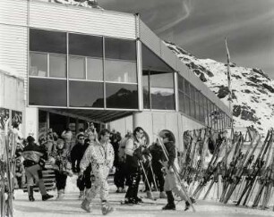 Moderne Bergstation auf dem Pitztalgletscher