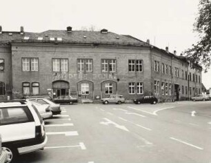 Oelsnitz/Vogtland. Ehemaliger Gasthof Goldene Sonne, jetzt Verwaltungsgebäude, Rosa-Luxemburg-Straße, Ecke Rudolf-Breitscheid-Platz