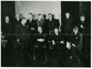 Das Kabinett Adolf Hitlers am Tag der Ernennung in der Reichskanzlei
