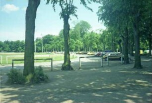 Bürgerpark / Exer: Sportplatz, Parkplatz: im Halbrund Promenadenallee