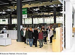 Sächsische Landesbibliothek - Staats- und Universitätsbibliothek Dresden, Bereichsbibliothek DrePunct. Führung einer Besuchergruppe durch den Freihandbereich : Dresden-Südvorstadt, Zellescher Weg 17. Sächsische Landesbibliothek - Staats- und Universitätsbibliothek Dresden, Bereichsbibliothek DrePunct. Führung einer Besuchergruppe durch den Freihandbereich