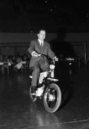 Freiburg: Stadthalle; Moped-Hauptgewinn; mit Gewinner
