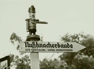 Seiffen, Wegweiser zur Nußknackerbaude