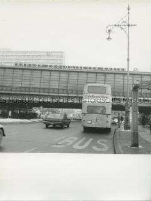 Am Berliner S- und U-Bahnhof Zoologischer Garten