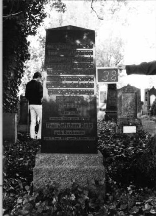 Grabstein 38