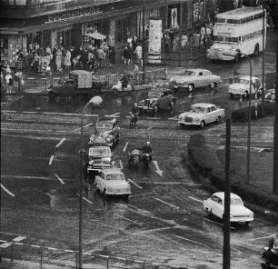 Berlin-Mitte, Alexanderplatz. Straßenverkehr