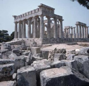 Aigina. Aphaia-Tempel. 500-490 v. Chr., Ostgiebel und nördliche Langseite
