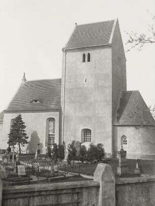 Kleinpösna-Hirschfeld, Dorfkirche : Kleinpösna-Hirschfeld. Dorfkirche. Ansicht von Südosten