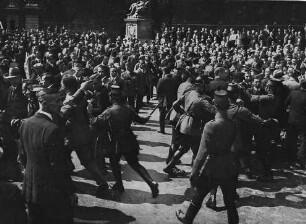 Studenten demonstrieren gegen die Friedensverträge von Versailles und St. Germain