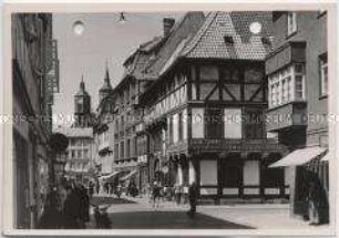 Göttingen, Barfüßerstraße und Türme der Kirche St. Johannis