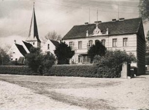 Nennhausen, OT Gräningen. Brandenburg. Kirche (errichtet 1734 bis 1736 umgebaut 1909), Pfarrhaus und Gutshaus