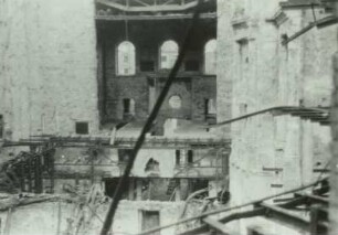 Ruine (des Residenzschlosses?) : Dresden-Altstadt. Ruine (des Residenzschlosses?). Innenansicht